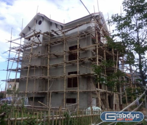 Ngôi biệt thự được xây 4 tầng, tọa lạc trên diện tích 410m2, thuộc lô R1, khu 2, Khu Đô thị Bình Minh đứng tên con trai ông Bình (Ảnh TH). Ngôi biệt thự được xây 4 tầng, tọa lạc trên diện tích 410m2, thuộc lô R1, khu 2, Khu Đô thị Bình Minh đứng tên con trai ông Bình (Ảnh TH).