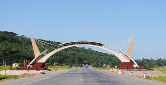Cổng vào Khu Kinh tế Vũng Áng, Hà Tĩnh (ảnh Nghean.gov.vn) Cổng vào Khu Kinh tế Vũng Áng, Hà Tĩnh (ảnh Nghean.gov.vn)