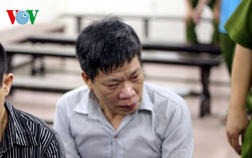 Cựu phó ban tổ chức Quận ủy Cầu Giấy lĩnh án 12 năm tù. ảnh: VOV. Cựu phó ban tổ chức Quận ủy Cầu Giấy lĩnh án 12 năm tù. ảnh: VOV.