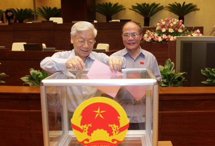 Quốc hội tiến hành bỏ phiếu danh sách Hội đồng Thẩm phán Tòa án Nhân dân Tối cao. ảnh: TTBC Quốc hội.