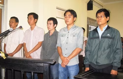 Kiên quyết loại bỏ những cán bộ yếu kém đạo đức, nghiệp vụ. ảnh: Lao động Kiên quyết loại bỏ những cán bộ yếu kém đạo đức, nghiệp vụ. ảnh: Lao động