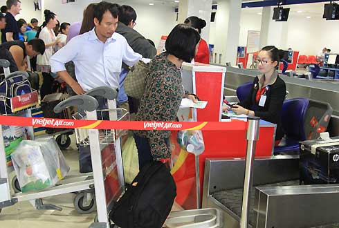 Thời gian gần đây xảy ra nhiều vụ việc hành khách không tuân thủ quy định hàng không. ảnh: Đoàn Loan/VNE. Thời gian gần đây xảy ra nhiều vụ việc hành khách không tuân thủ quy định hàng không. ảnh: Đoàn Loan/VNE.