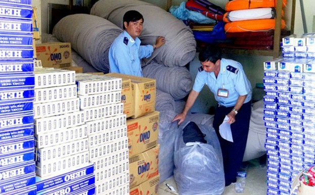 Hải quan An Giang kiểm tra bắt giữ hàng lậu. ảnh: Tạp chí Tài chính tiền tệ.