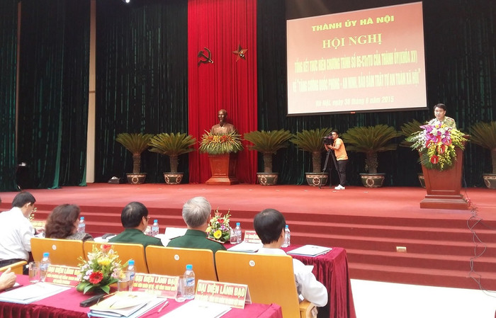 Thiếu tướng Nguyễn Đức Chung phát biểu tại lễ tổng kết chương trình số 05 của Thành ủy Hà Nội chiều 30/6. ảnh: Ngọc Quang.