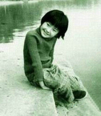 Ảnh thời bé của Hứa Tình.