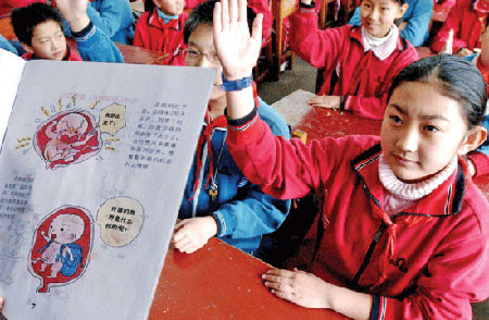 Các học sinh rất hào hứng với giờ học giáo dục giới tính theo phương pháp mới.