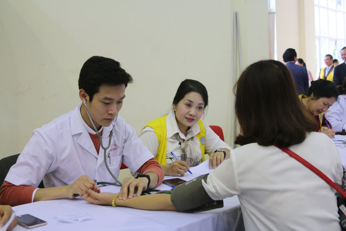 Người lao động tham gia Bảo hiểm xã hội và Bảo hiểm y tế tự nguyện được hưởng những chính sách ưu việt. Người lao động tham gia Bảo hiểm xã hội và Bảo hiểm y tế tự nguyện được hưởng những chính sách ưu việt.