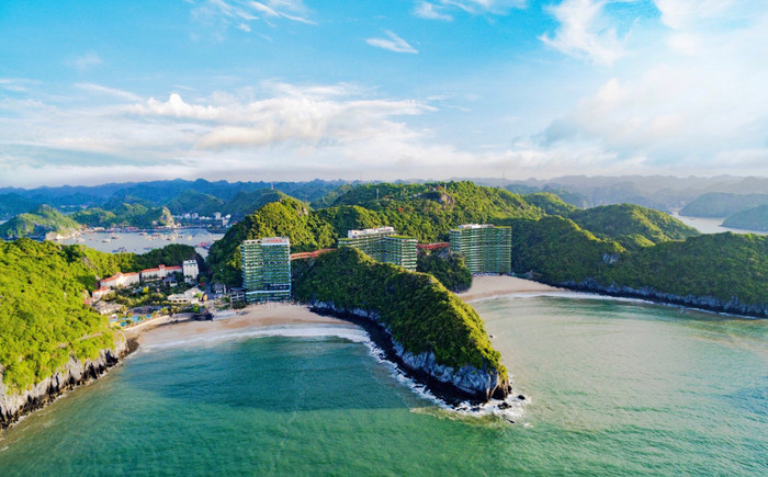 Tọa lạc trên bãi biển đẹp nhất Đông Nam Á, Flamingo Cát Bà Resorts sở hữu tầm nhìn hoàn hảo ra vịnh Lan Hạ - top 10 vịnh đẹp nhất thế giới. là quần thể nghỉ dưỡng đẳng cấp và quy mô nhất miền Bắc Việt Nam. Tọa lạc trên bãi biển đẹp nhất Đông Nam Á, Flamingo Cát Bà Resorts sở hữu tầm nhìn hoàn hảo ra vịnh Lan Hạ - top 10 vịnh đẹp nhất thế giới. là quần thể nghỉ dưỡng đẳng cấp và quy mô nhất miền Bắc Việt Nam.