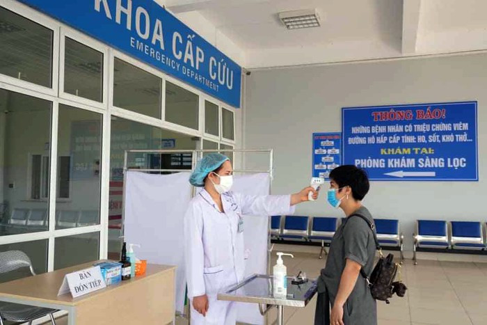 Các bệnh viện vừa đảm bảo hoạt động khám chữa bệnh nhưng đồng thời cũng phải tuân thủ nghiêm các quy định phòng chống Covid-19. Các bệnh viện vừa đảm bảo hoạt động khám chữa bệnh nhưng đồng thời cũng phải tuân thủ nghiêm các quy định phòng chống Covid-19.