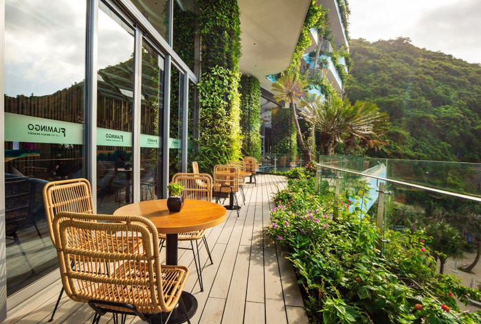 Flamingo Cat Ba Resorts ưu tiên sử dụng những vật liệu thân thiện với môi trường như gỗ, mây, cây xanh…đem lại cảm giác gần gũi với thiên nhiên cho người sử dụng. Flamingo Cat Ba Resorts ưu tiên sử dụng những vật liệu thân thiện với môi trường như gỗ, mây, cây xanh…đem lại cảm giác gần gũi với thiên nhiên cho người sử dụng.