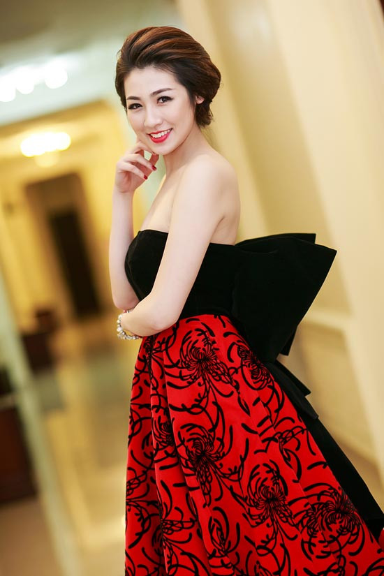 Á hậu Việt Nam 2012 Tú Anh khoe vẻ thanh xuân căng tràn sức sống Á hậu Việt Nam 2012 Tú Anh khoe vẻ thanh xuân căng tràn sức sống