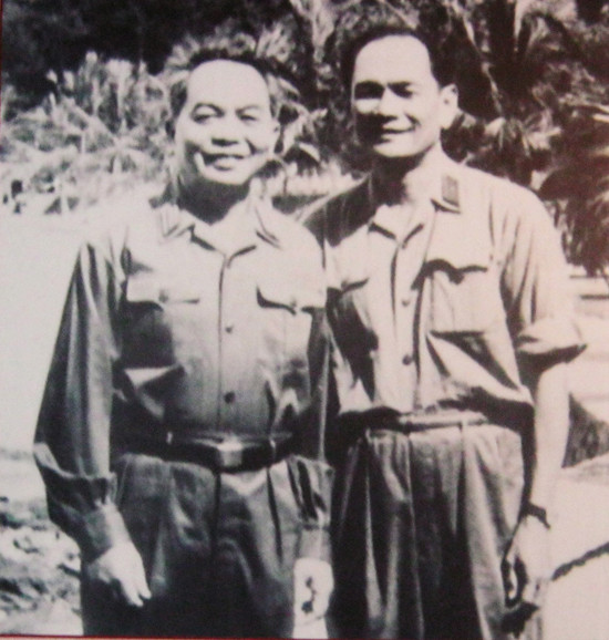 Tướng Phạm Kiệt và Đại tướng Tổng tư lệnh Võ Nguyên Giáp. Tướng Phạm Kiệt và Đại tướng Tổng tư lệnh Võ Nguyên Giáp.