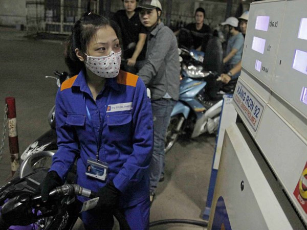 Dầu diezel và dầu hỏa giảm từ 110 đồng - 150 đồng/lít. Dầu diezel và dầu hỏa giảm từ 110 đồng - 150 đồng/lít.