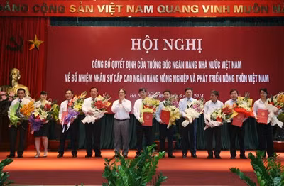 Hội nghị công bố các Quyết định.
