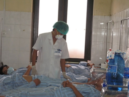 Điều trị 1 trường hợp mắc cúm Điều trị 1 trường hợp mắc cúm