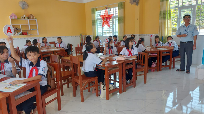 Thầy Nguyễn Thanh Tuyền đang trên lớp dạy học. Ảnh: nhân vật cung cấp. Thầy Nguyễn Thanh Tuyền đang trên lớp dạy học. Ảnh: nhân vật cung cấp.