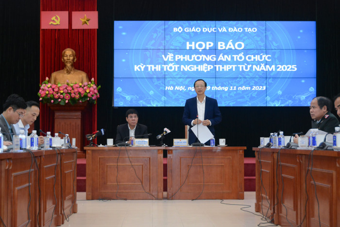 Toàn cảnh Họp báo công bố phương án tổ chức Kỳ thi tốt nghiệp trung học phổ thông từ năm 2025. Toàn cảnh Họp báo công bố phương án tổ chức Kỳ thi tốt nghiệp trung học phổ thông từ năm 2025.