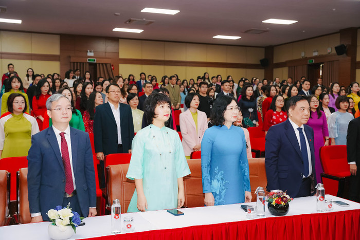 Các đại biểu, lãnh đạo Trường Đại học Ngoại thương tham dự buổi lễ. Ảnh nhà trường cung cấp. Các đại biểu, lãnh đạo Trường Đại học Ngoại thương tham dự buổi lễ. Ảnh nhà trường cung cấp.