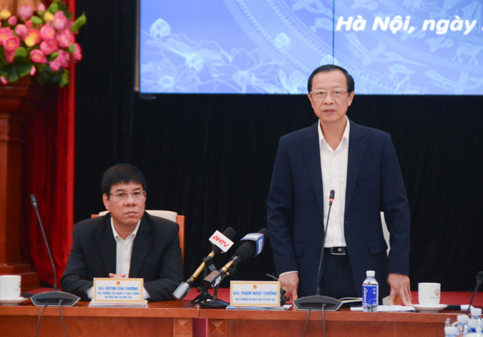 Thứ trưởng Bộ Giáo dục và Đào tạo Phạm Ngọc Thưởng phát biểu đề dẫn tại Họp báo. Thứ trưởng Bộ Giáo dục và Đào tạo Phạm Ngọc Thưởng phát biểu đề dẫn tại Họp báo.