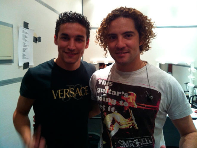 Giống như trường hợp của Antonio Talavante và Sergio Ramos: Jesús Navas (tiền vệ của Sevilla) và ca sĩ David Bisbal cùng hâm mộ nhau. Giống như trường hợp của Antonio Talavante và Sergio Ramos: Jesús Navas (tiền vệ của Sevilla) và ca sĩ David Bisbal cùng hâm mộ nhau.