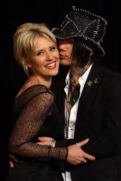 Bạn trai của Nicky Whelan là tay DJ Ashbaa. Bạn trai của Nicky Whelan là tay DJ Ashbaa.