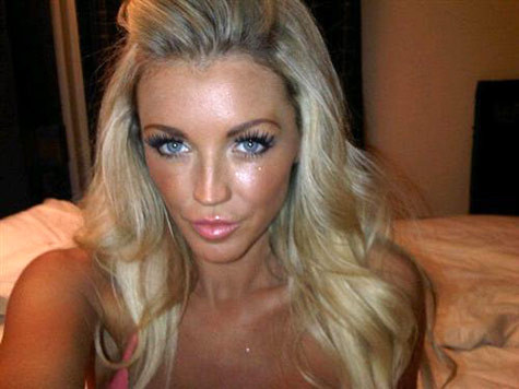 Nhan sắc chẳng mặn mà cho lắm nhưng Holly vẫn chiếm được trái tim Balotelli.