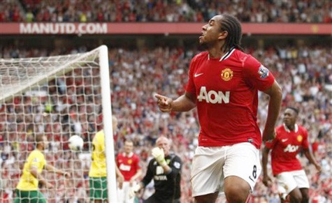 Anderson ăn mừng pha ghi bàn quý báu. Anderson ăn mừng pha ghi bàn quý báu.