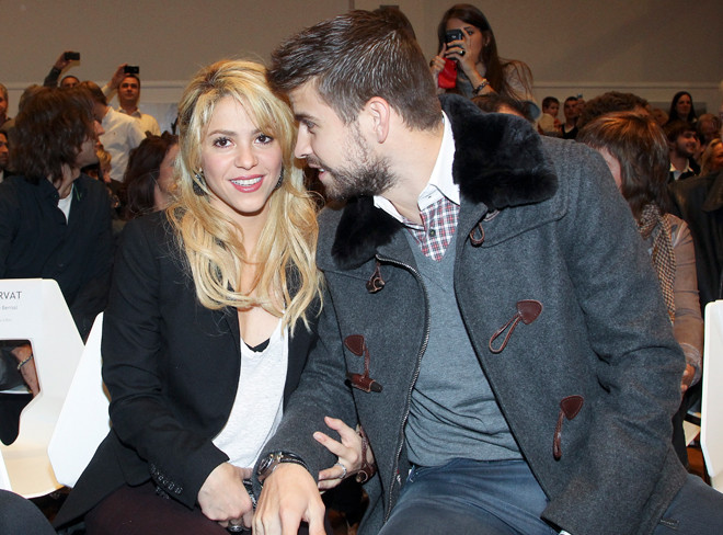 Pique và Shakira âu yếm nhau trong cả buổi. Pique và Shakira âu yếm nhau trong cả buổi.