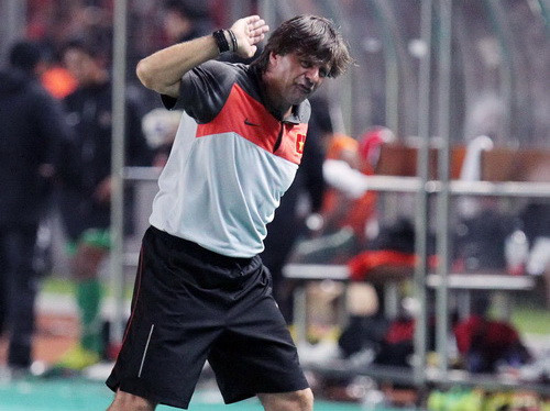 BCH VFF đề nghị sa thải HLV Falko Goetz.