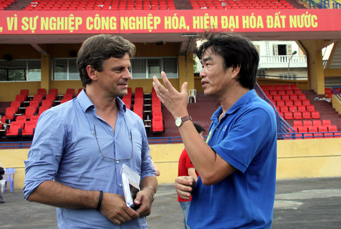 Goetz làm quen với “phó tướng” Phan Thanh Hùng. Goetz làm quen với “phó tướng” Phan Thanh Hùng.