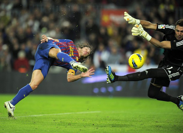 Thủ môn Roberto Gago không kịp trở tay. Thủ môn Roberto Gago không kịp trở tay.