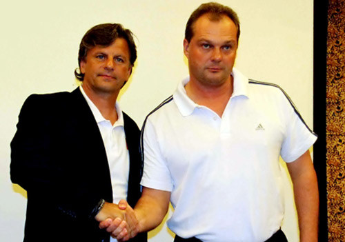 HLV Goetz và Weiss tại SEA Games Indonesia. HLV Goetz và Weiss tại SEA Games Indonesia.