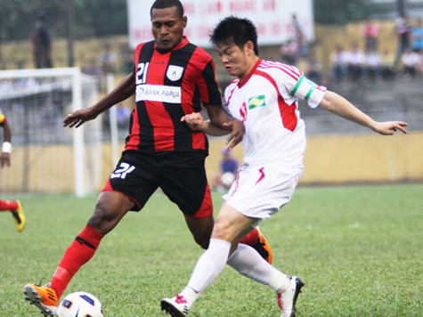 Văn Quyến (phải).