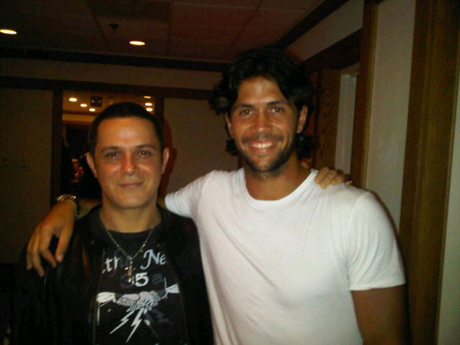 Tay vợt Verdasco, bạn trai của người đẹp Jarah Mariano, mê mẩn giọng hát của ca sĩ Alejandro Sanz. Tay vợt Verdasco, bạn trai của người đẹp Jarah Mariano, mê mẩn giọng hát của ca sĩ Alejandro Sanz.