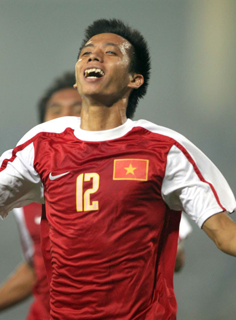 Văn Quyết đã vươn lên dẫn đầu danh sách ghi bàn ở SEA Games 26. Ảnh: Quang Minh