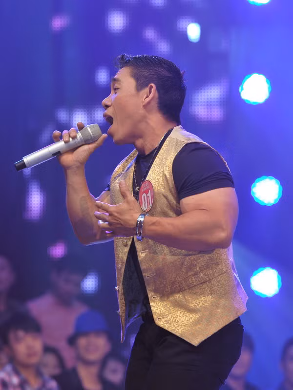 Mọi người đã quá quen thuộc với hình ảnh của lực sĩ Văn Mách trong suốt 10 năm qua…