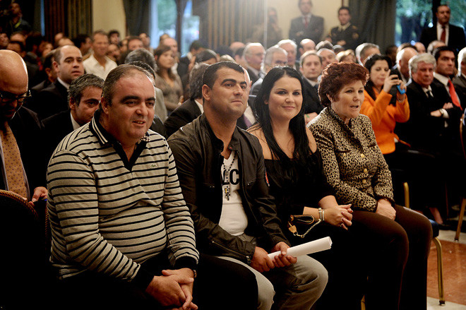 Các anh chị của CR7 cùng bà Dolores Aveiro tới dự lễ trao giải Giày Vàng.