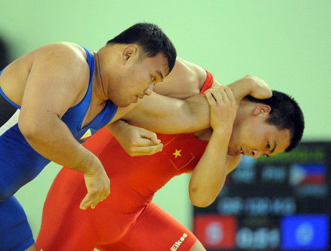 Nguyễn Văn Dực (đỏ) mất 54 giây để thắng Robertson Torres. Nguyễn Văn Dực (đỏ) mất 54 giây để thắng Robertson Torres.