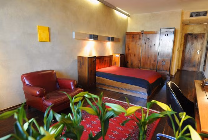 Một phòng ngủ tiêu chuẩn của khách sạn Stary, nơi tuyển Anh đóng quân.