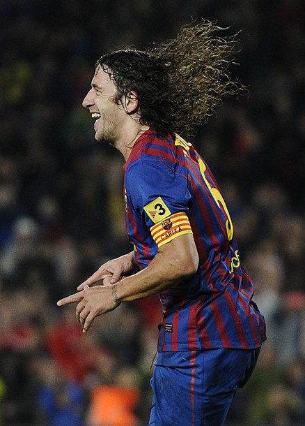 Puyol ăn mừng bàn thắng… Puyol ăn mừng bàn thắng…