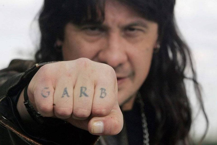 Cựu thủ môn Germán Burgos xăm chữ “Garb”. Anh có một ban nhạc rock với tên gọi The Garb. Cựu thủ môn Germán Burgos xăm chữ “Garb”. Anh có một ban nhạc rock với tên gọi The Garb.