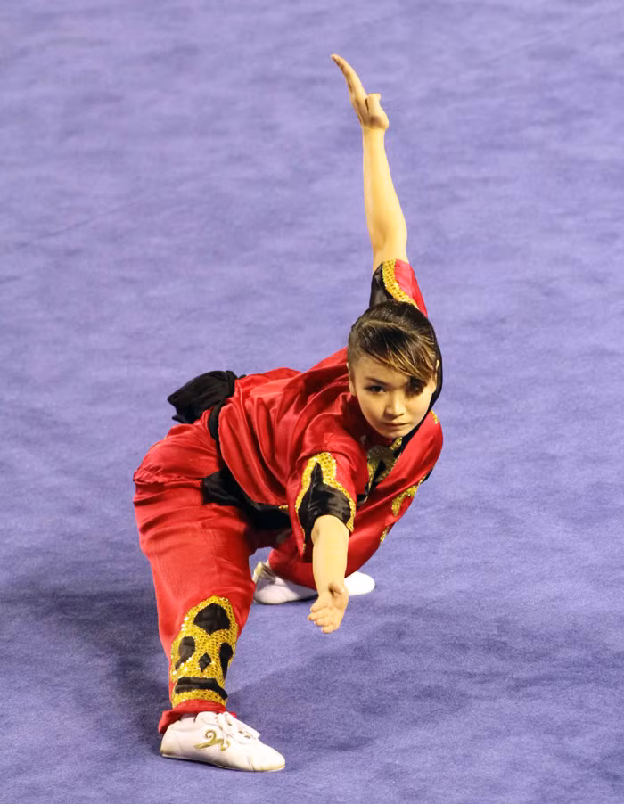 Còn đây là Mai Phương với tấm HCV quý báu môn wushu. Còn đây là Mai Phương với tấm HCV quý báu môn wushu.