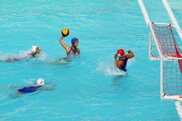 Tan Su-Lynn (Singapore) ném bóng ghi bàn.