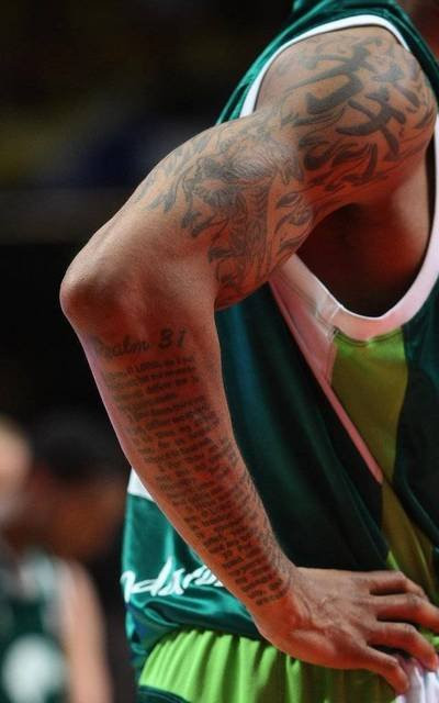 Hình xăm trên tay một VĐV bóng rổ. Hình xăm trên tay một VĐV bóng rổ.