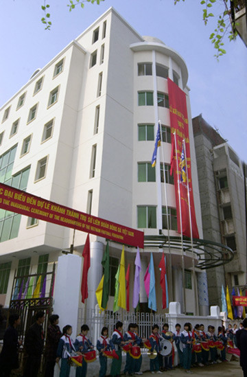 Trụ sở VFF do FIFA rót phần lớn tiền xây dựng từng đón cựu Chủ tịch AFC Bin Hamman đến cắt băng khánh thành. Trụ sở VFF do FIFA rót phần lớn tiền xây dựng từng đón cựu Chủ tịch AFC Bin Hamman đến cắt băng khánh thành.