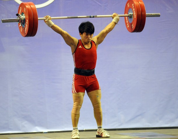 Trần Lê Quốc Toàn thi đấu xuất sắc ở nội dung cử giật. Anh dẫn đầu điểm số nội dung này với 125 điểm. Jadi Setiaoi, ứng cử viên số 1, chỉ đạt mức tạ 124kg. Trần Lê Quốc Toàn thi đấu xuất sắc ở nội dung cử giật. Anh dẫn đầu điểm số nội dung này với 125 điểm. Jadi Setiaoi, ứng cử viên số 1, chỉ đạt mức tạ 124kg.