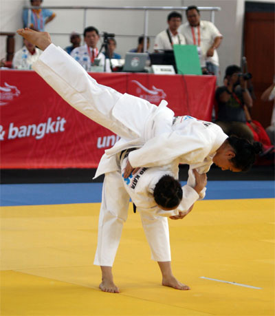 Võ sĩ Judo Việt Nam khóc nức nở vì bị trọng tài ép ảnh 5 Võ sĩ Judo Việt Nam khóc nức nở vì bị trọng tài ép ảnh 5