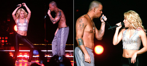 Rene Perez song ca với Shakira trong tư thế bán khỏa thân. Rene Perez song ca với Shakira trong tư thế bán khỏa thân.