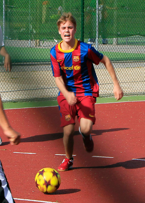 Sau trận đấu này, Bieber tự thưởng cho mình bữa tối ở nhà hàng McDonalds. Sau trận đấu này, Bieber tự thưởng cho mình bữa tối ở nhà hàng McDonalds.