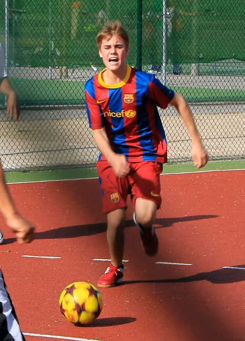 Sau trận đấu này, Bieber tự thưởng cho mình bữa tối ở nhà hàng McDonalds. Sau trận đấu này, Bieber tự thưởng cho mình bữa tối ở nhà hàng McDonalds.